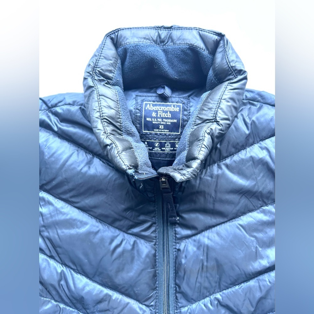 Abercrombie & Fitch Packable Down Filled Jacket
Size XS light travel puffer - Picture 7 of 8